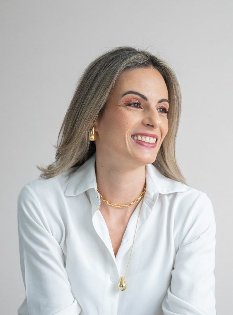 Rosanita sentada